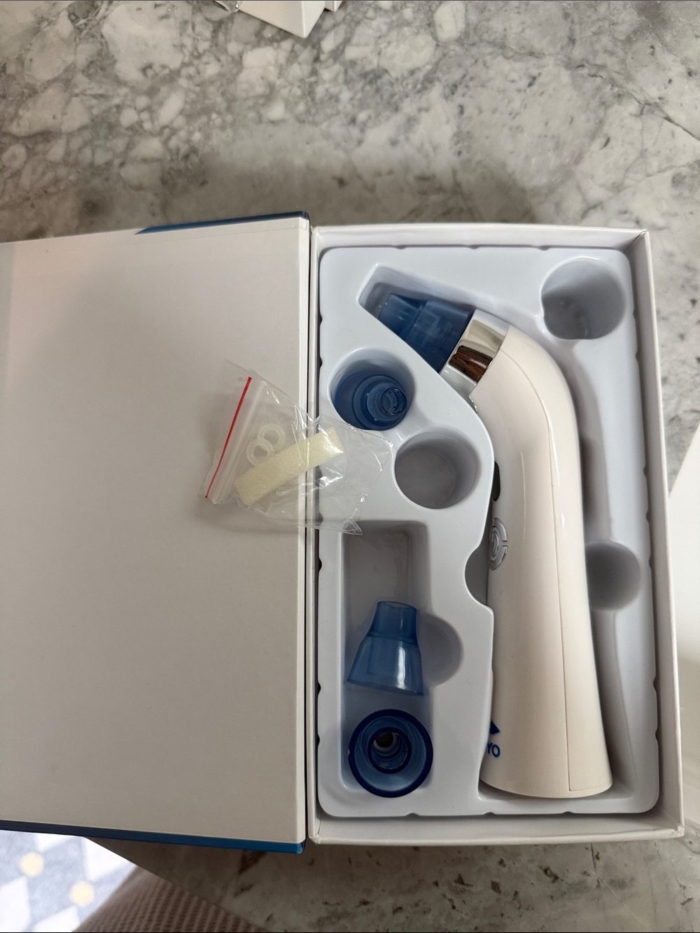 POPPYO White and Blue Vacuum Suction Beauty Device